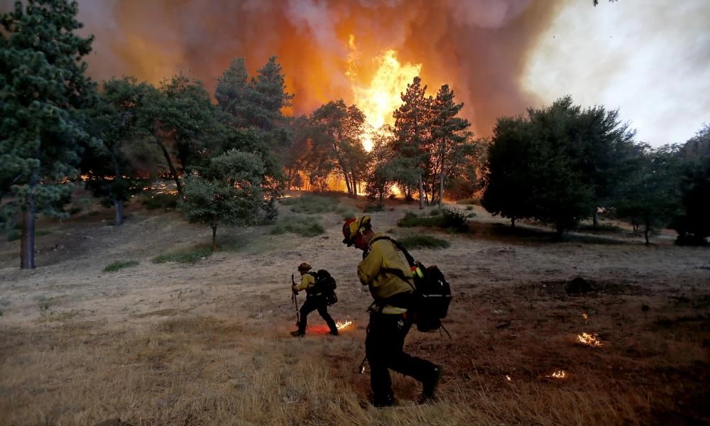 Ανεξέλεγκτη η φωτιά στην Καλιφόρνια: 8.000 έχουν εγκαταλείψει τα σπίτια τους